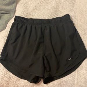 black nike shorts size M good conidtion